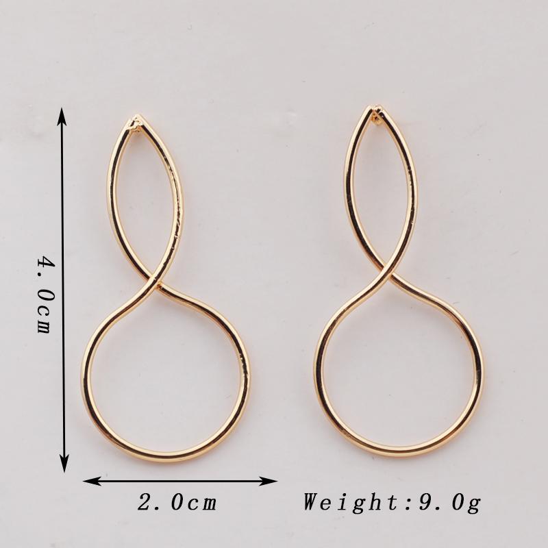 Trendy Hollow Out Number 8 Shape Dangle Earrings for Women Vintage Golden Metal Personality Geometry Drop Earrings Zircon Gift
Trendy Hollow Out Number 8 Shape Dangle Earrings for Women Vintage Golden Metal Personality Geometry Drop Earrings Zircon Gift