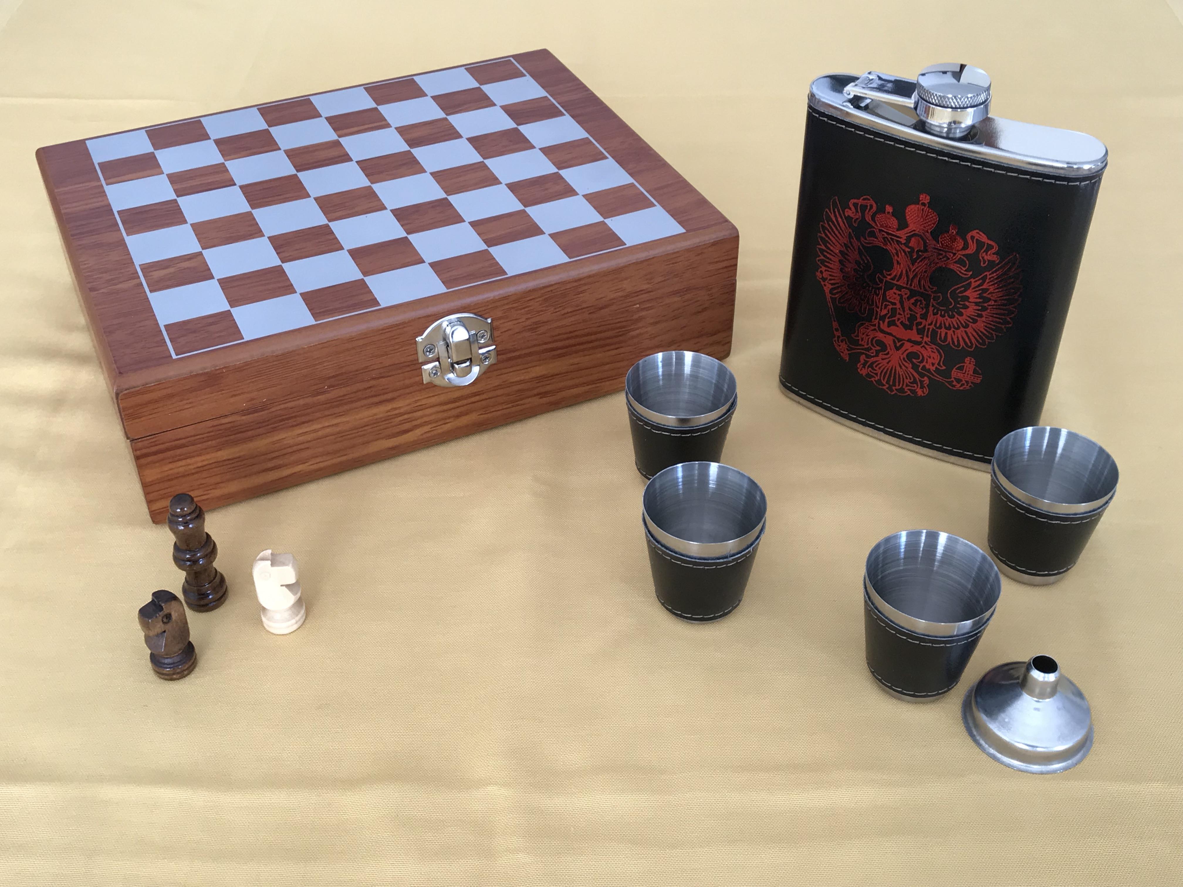 Подарочный набор для игры в шахматы в деревянной коробке со стальной склянкой и стеклом
Подарочный набор для игры в шахматы в деревянной коробке со стальной склянкой и стеклом
