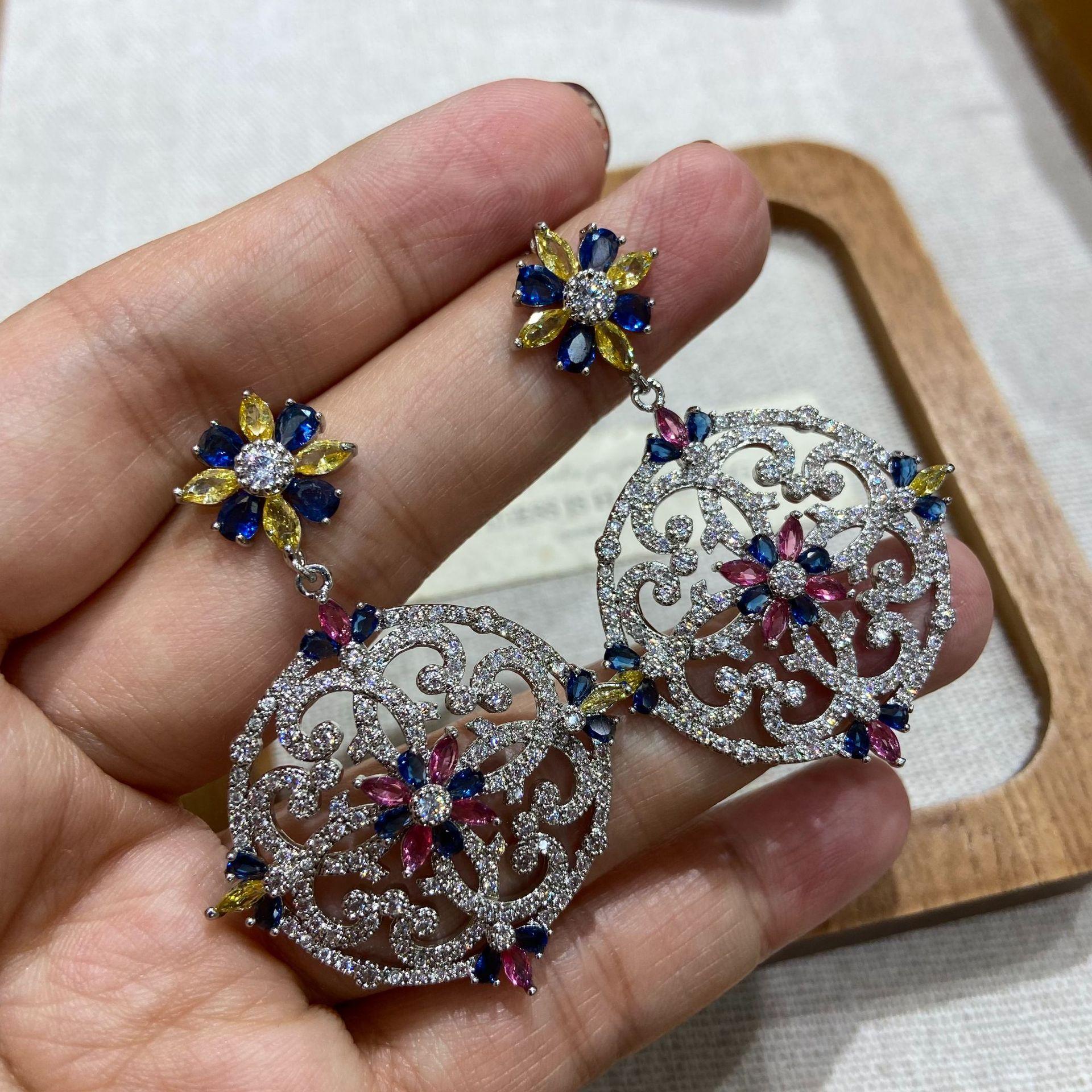 Earrings Fashion Magazine European Retro Carved Zircon Earrings, Hollow Disc Court Style Light Luxury
Earrings Fashion Magazine European Retro Carved Zircon Earrings, Hollow Disc Court Style Light Luxury
