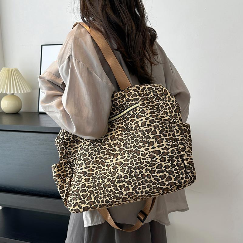 Retro leopard print canvas bag with large capacity, casual and versatile carrying bag, one shoulder crossbody bag, tote bag
Retro leopard print canvas bag with large capacity, casual and versatile carrying bag, one shoulder crossbody bag, tote bag