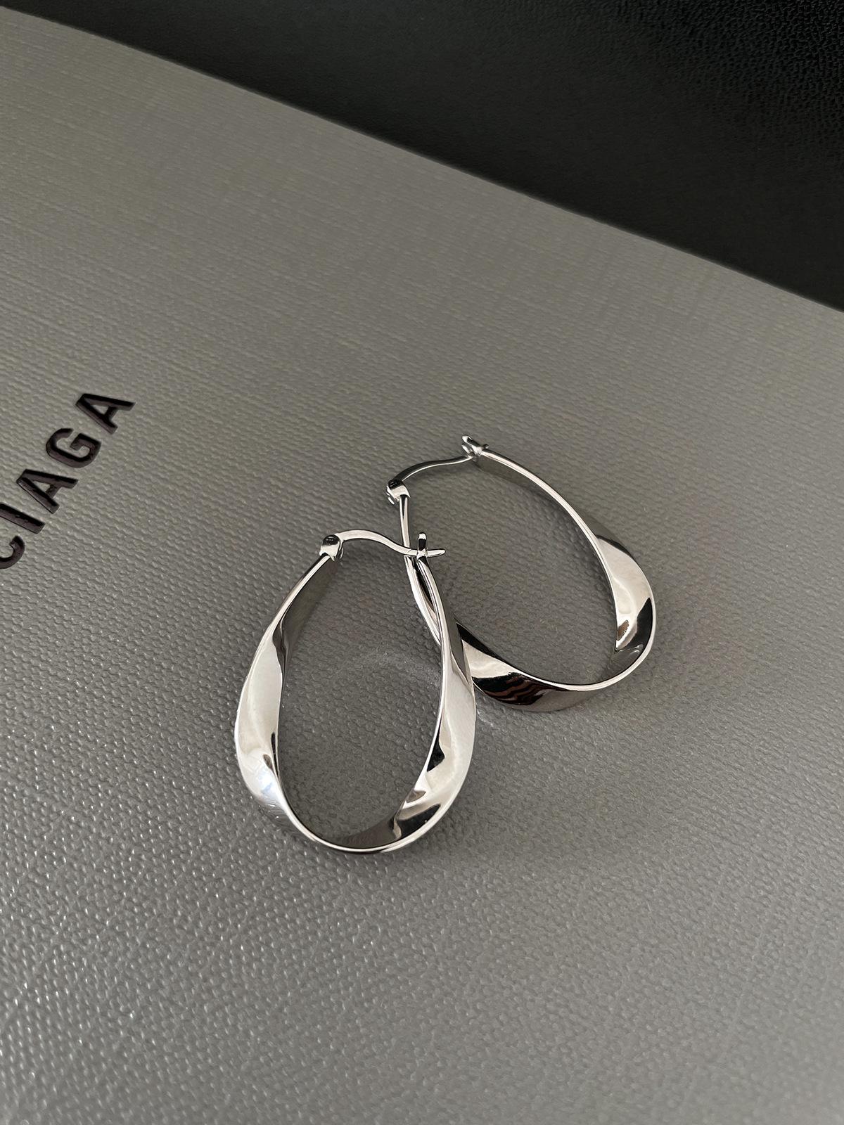 Высококачественные серебряные серьги-иглы и клипсы Mobius для женщин
Высококачественные серебряные серьги-иглы и клипсы Mobius для женщин