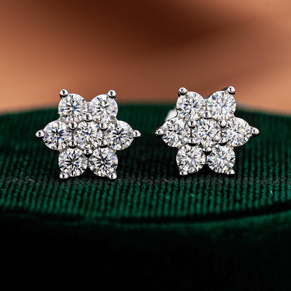 925 Sterling Silver Moissanite Stud Earrings - Unisex Fashion Round D Color Platinum with 0.1ct Moissanite
925 Sterling Silver Moissanite Stud Earrings - Unisex Fashion Round D Color Platinum with 0.1ct Moissanite