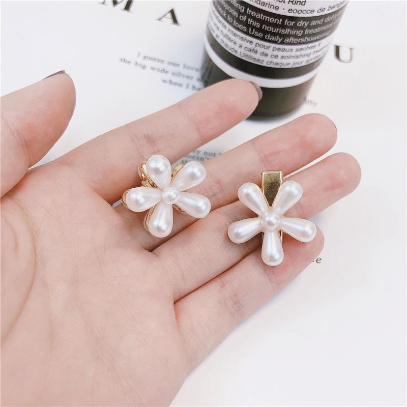 French Retro Pearl Daisy Hair Clip - Small Claw Hairpin, Korean Mini Flower Claw Clip for Women. 1932 Single Side
French Retro Pearl Daisy Hair Clip - Small Claw Hairpin, Korean Mini Flower Claw Clip for Women. 1932 Single Side