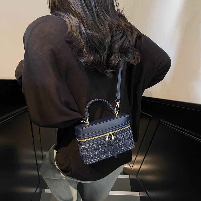 New Women s Bag Box Bag Shoulder Bag Crossbody Bag Women s Handbag Fashion Small Square Bag Texture темно-синий
New Women s Bag Box Bag Shoulder Bag Crossbody Bag Women s Handbag Fashion Small Square Bag Texture темно-синий