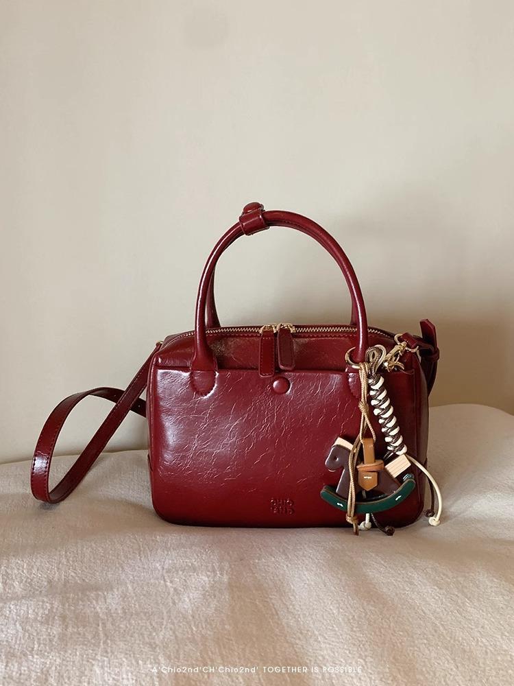 Зимова сумка-подушка Latte для жінок, зимова портативна сумка через плече, сумка через плече червоний
Зимова сумка-подушка Latte для жінок, зимова портативна сумка через плече, сумка через плече червоний