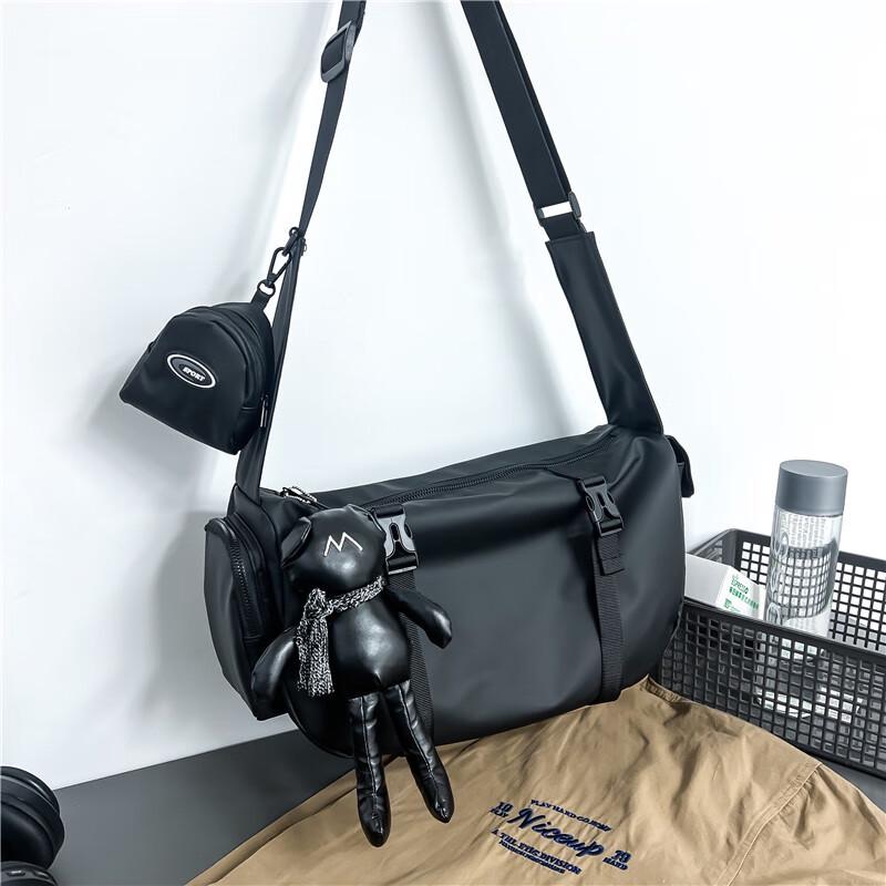 Li Shen Workwear Messenger Bag
Li Shen Workwear Messenger Bag