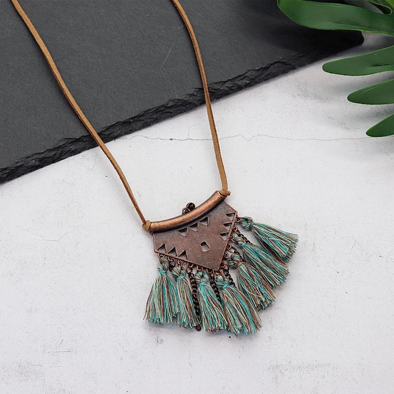 Handmade retro bohemian long fringed necklace femininity personality vacation style travel photography jewelry
Handmade retro bohemian long fringed necklace femininity personality vacation style travel photography jewelry