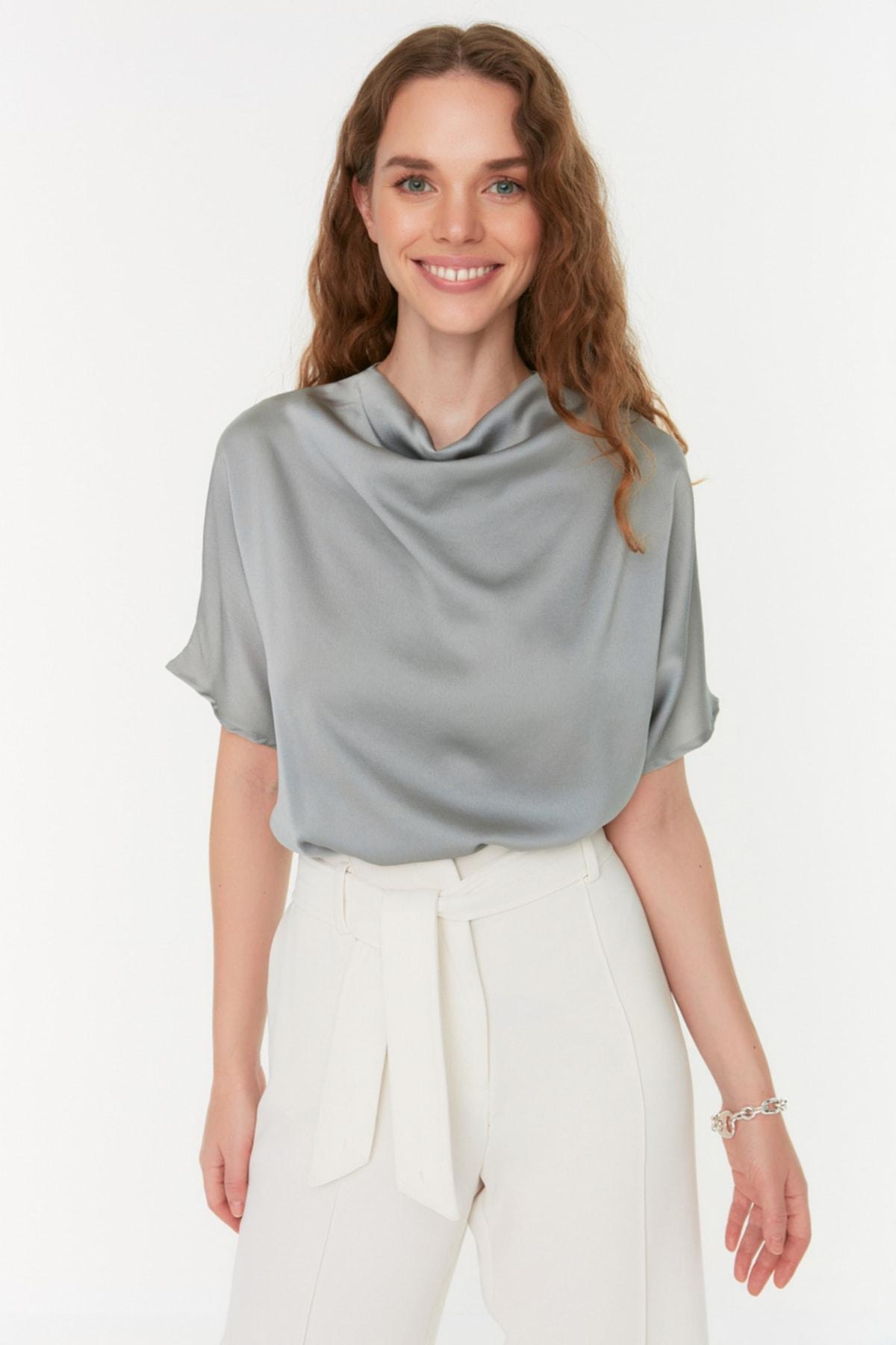 Серая базовая блузка TWOAW20BZ0104..
Серая базовая блузка TWOAW20BZ0104..