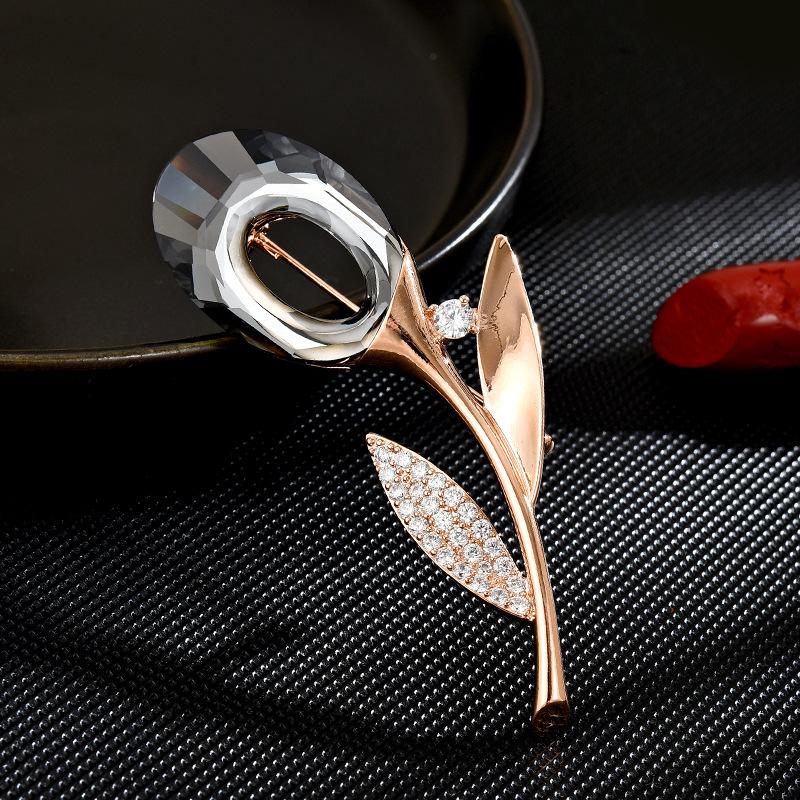Women s Light Luxury Elegant Hollow Design Brooch Fashionable And Versatile Niche Design Sense Brooch Daily Accessories
Women s Light Luxury Elegant Hollow Design Brooch Fashionable And Versatile Niche Design Sense Brooch Daily Accessories
