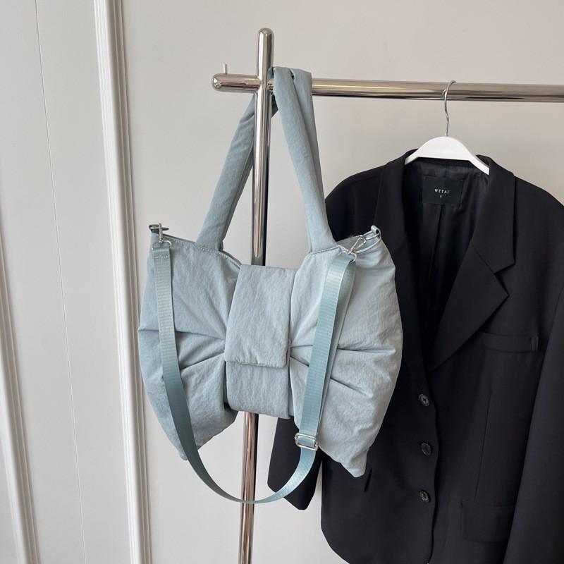 2025 New Style Simple Canvas Bag One-shoulder Handbag Cute Exquisite Bow Knot Niche Cross-slung Commuter Tote one size синій
2025 New Style Simple Canvas Bag One-shoulder Handbag Cute Exquisite Bow Knot Niche Cross-slung Commuter Tote one size синій