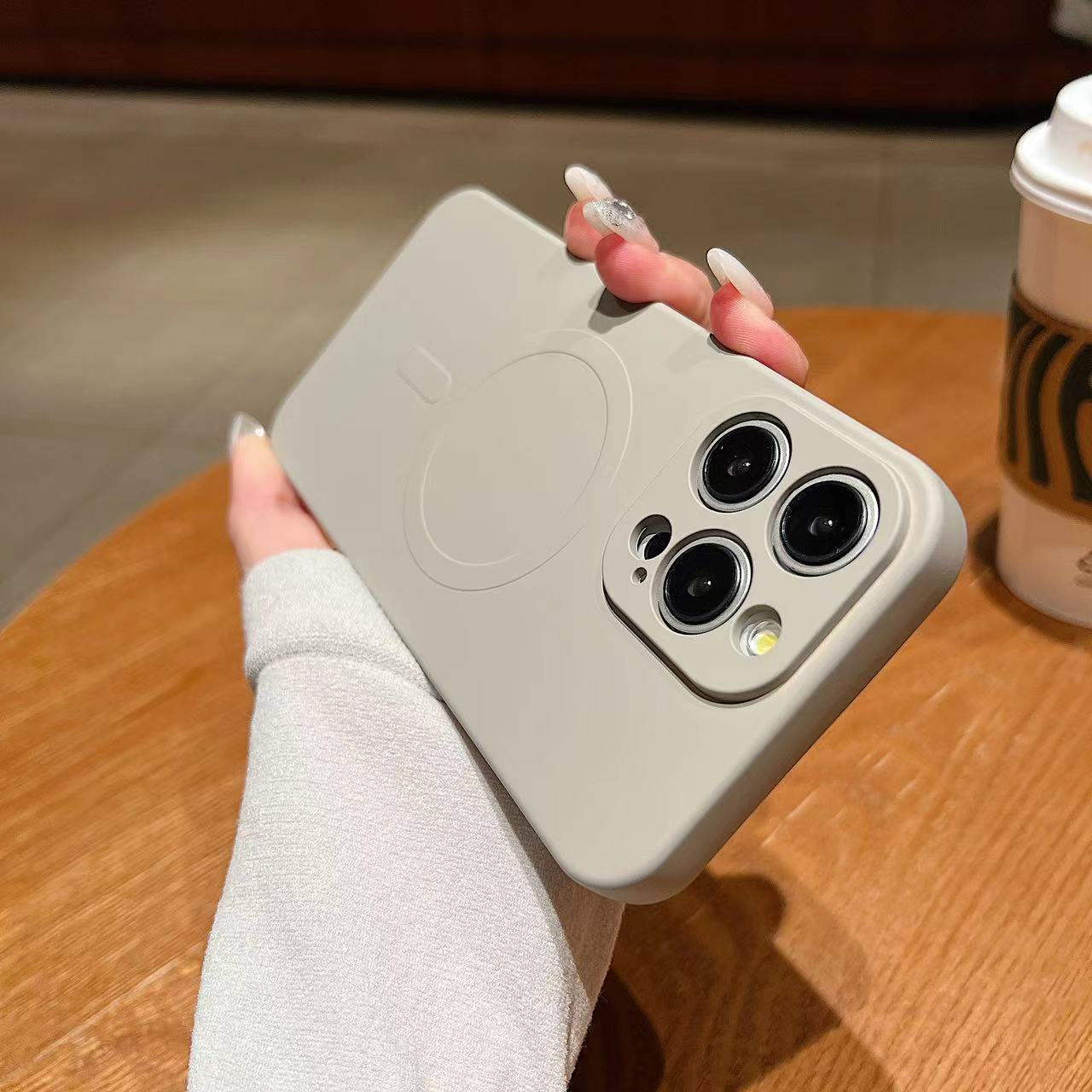 Подходит для Apple 16E Магнитный чехол для телефона iPhone 15 Жидкий силикон Magsafe 12 Наборы 13 Полное покрытие 14 iPhone 16PROMAX
Подходит для Apple 16E Магнитный чехол для телефона iPhone 15 Жидкий силикон Magsafe 12 Наборы 13 Полное покрытие 14 iPhone 16PROMAX