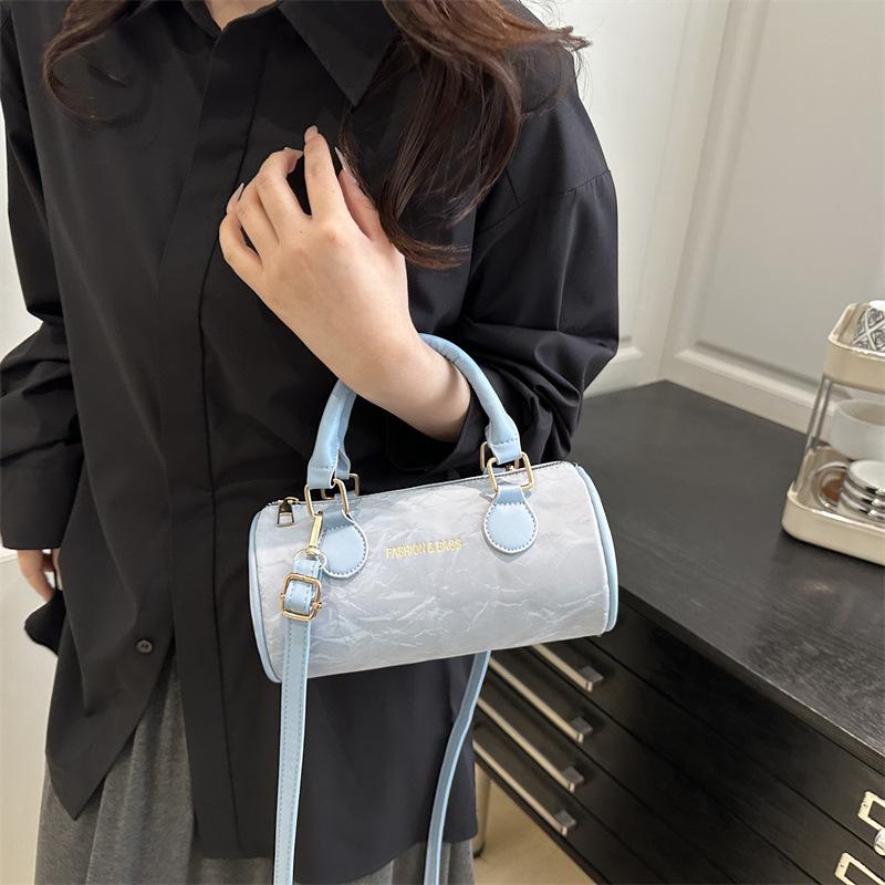 Shoulder bag women s pillow bag 2025 niche new retro fashion casual women s gentle messenger handbag tide срібний
Shoulder bag women s pillow bag 2025 niche new retro fashion casual women s gentle messenger handbag tide срібний