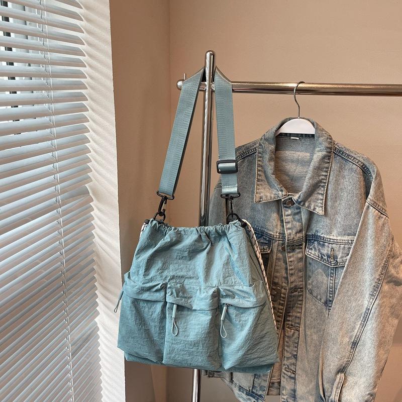 Bag 2025 autumn new women s shoulder bag trendy fashion large capacity simple leisure student crossbody backpack синий
Bag 2025 autumn new women s shoulder bag trendy fashion large capacity simple leisure student crossbody backpack синий