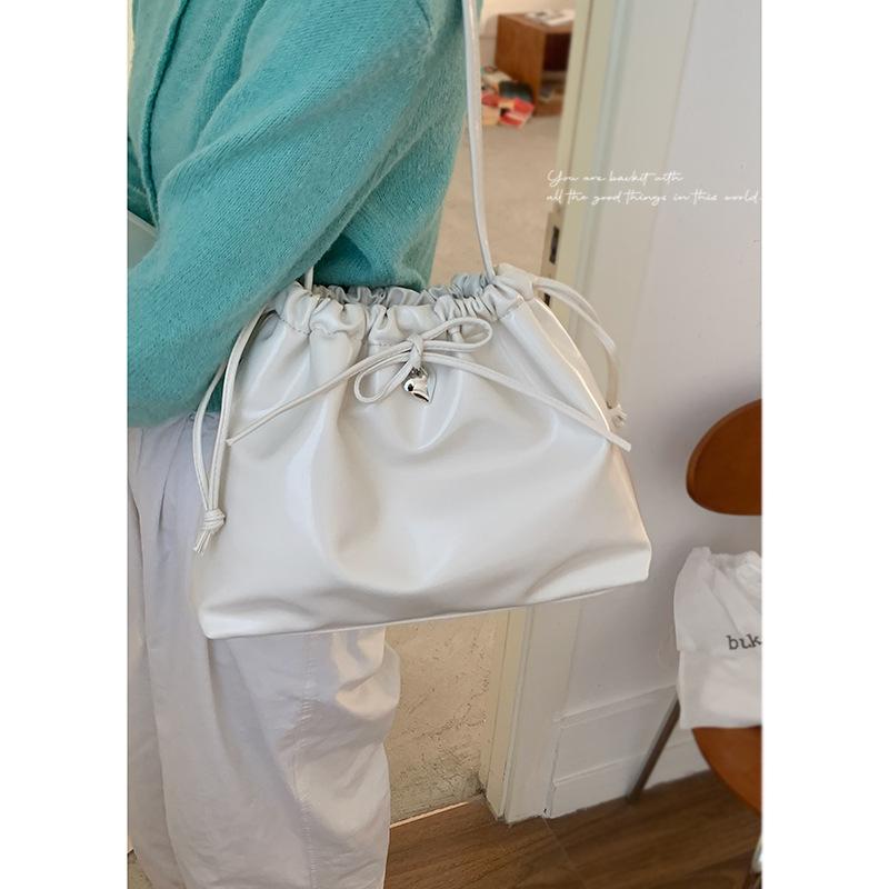 Large capacity pleated underarm tote bag women s 2025 new fashion simple shoulder bag casual bag
Large capacity pleated underarm tote bag women s 2025 new fashion simple shoulder bag casual bag