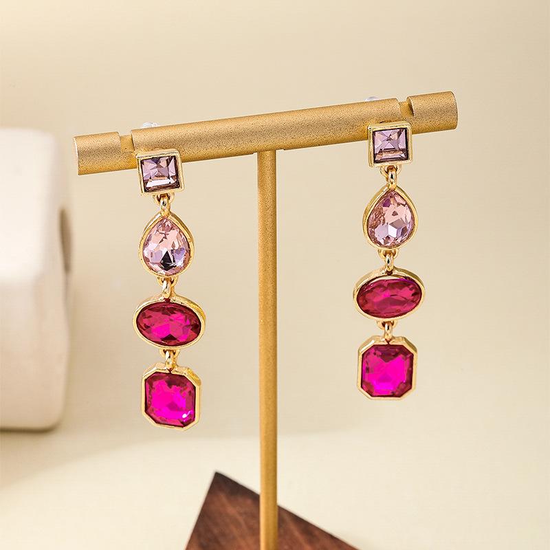 Banquet Wind Metal Color Glazed Geometric Water Drop Square Glass Tassel Ladies Earrings Ball рожевий червоний колір
Banquet Wind Metal Color Glazed Geometric Water Drop Square Glass Tassel Ladies Earrings Ball рожевий червоний колір
