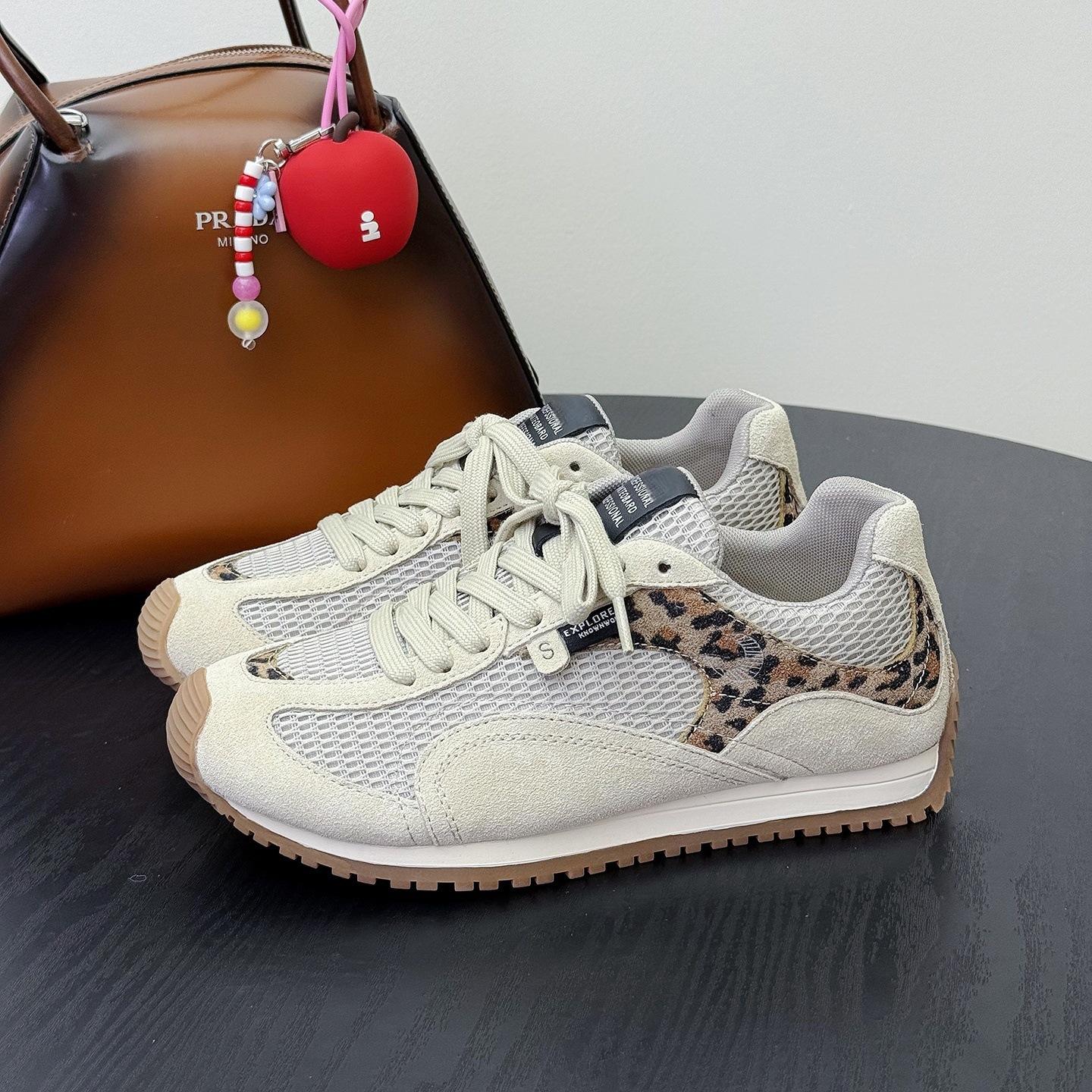 Leather mesh Forrest Gump shoes women s 2025 autumn new Korean version breathable feet small versatile non-slip sports and leisure shoes 40
Leather mesh Forrest Gump shoes women s 2025 autumn new Korean version breathable feet small versatile non-slip sports and leisure shoes 40