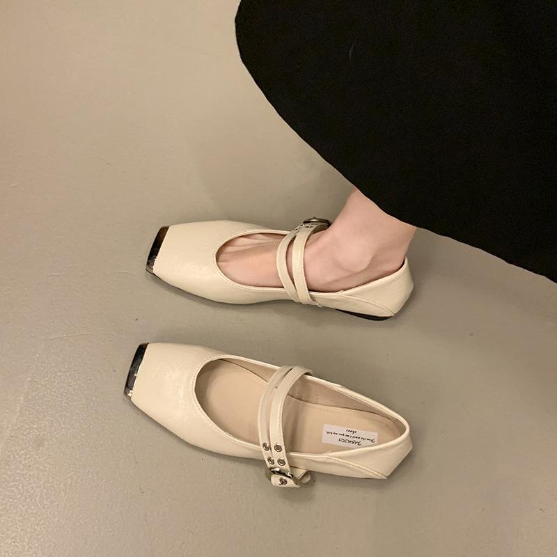 Metal square head shallow mouth single shoes women s 2025 spring new one-word belt Mary Jane soft-soled small leather shoes 35 чорний
Metal square head shallow mouth single shoes women s 2025 spring new one-word belt Mary Jane soft-soled small leather shoes 35 чорний