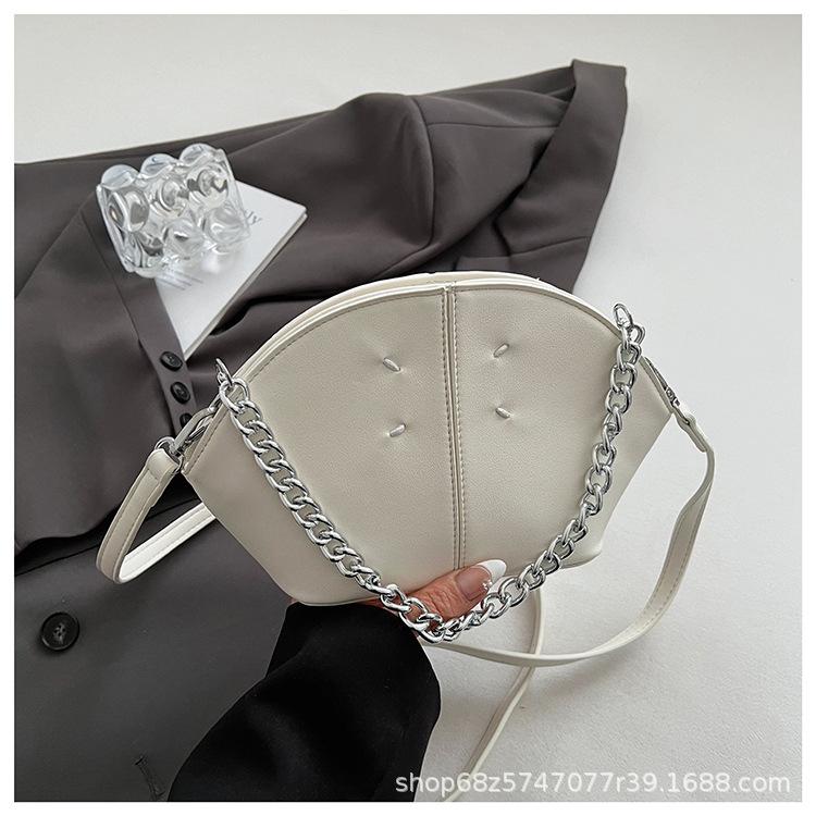 2025 new Internet celebrity shell bag, Korean version of foreign style crossbody shoulder bag, niche design women s bag, chain bag
2025 new Internet celebrity shell bag, Korean version of foreign style crossbody shoulder bag, niche design women s bag, chain bag