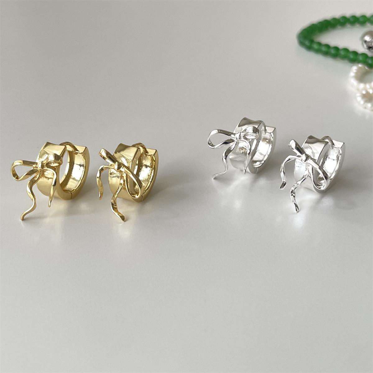 Exquisite Korean version bow earrings women s niche high-end silver needle earrings light luxury lady ins earrings new 925 silver needles
Exquisite Korean version bow earrings women s niche high-end silver needle earrings light luxury lady ins earrings new 925 silver needles