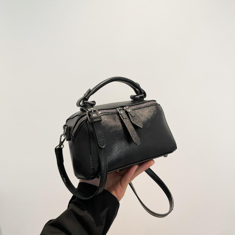 Women PU Leather Handbags Small Shoulder Bag Fashion Ladies Crossbody Bags for Women Casual Female Messenger Bag 20X9X12CM
Women PU Leather Handbags Small Shoulder Bag Fashion Ladies Crossbody Bags for Women Casual Female Messenger Bag 20X9X12CM