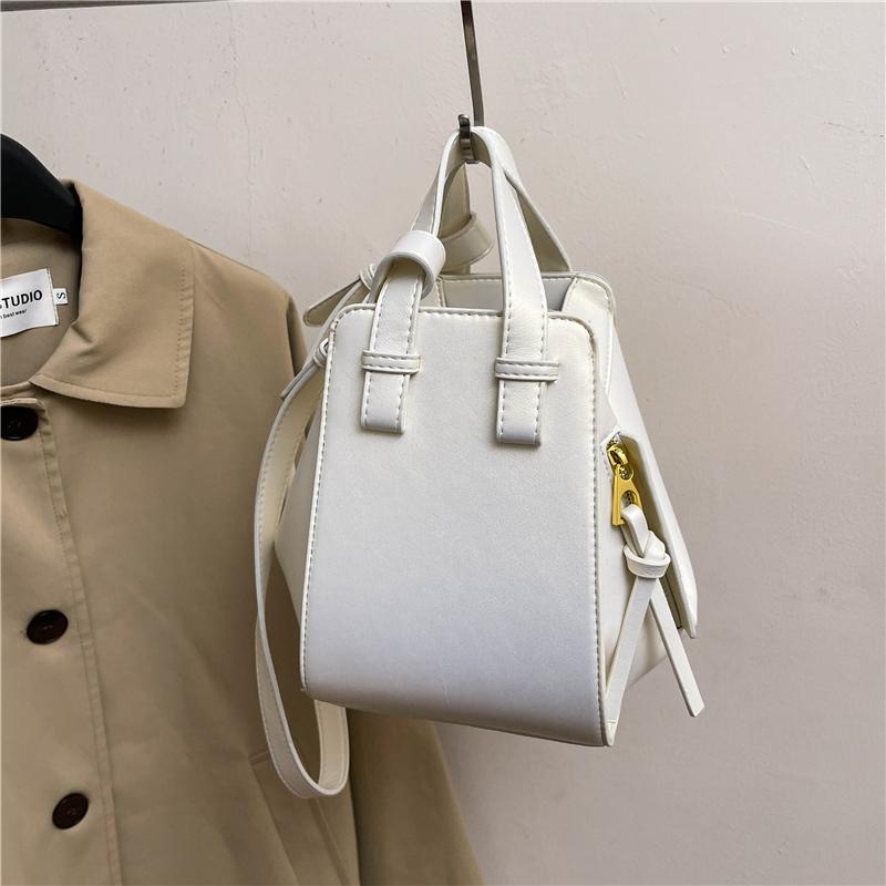 Small Semicircle Saddle Shoulder Crossbody Bag Women Deformable Folding Handbag 8 Color Leather Bucket Bag Brand Classic Handbag 30cm)) бежевий
Small Semicircle Saddle Shoulder Crossbody Bag Women Deformable Folding Handbag 8 Color Leather Bucket Bag Brand Classic Handbag 30cm)) бежевий