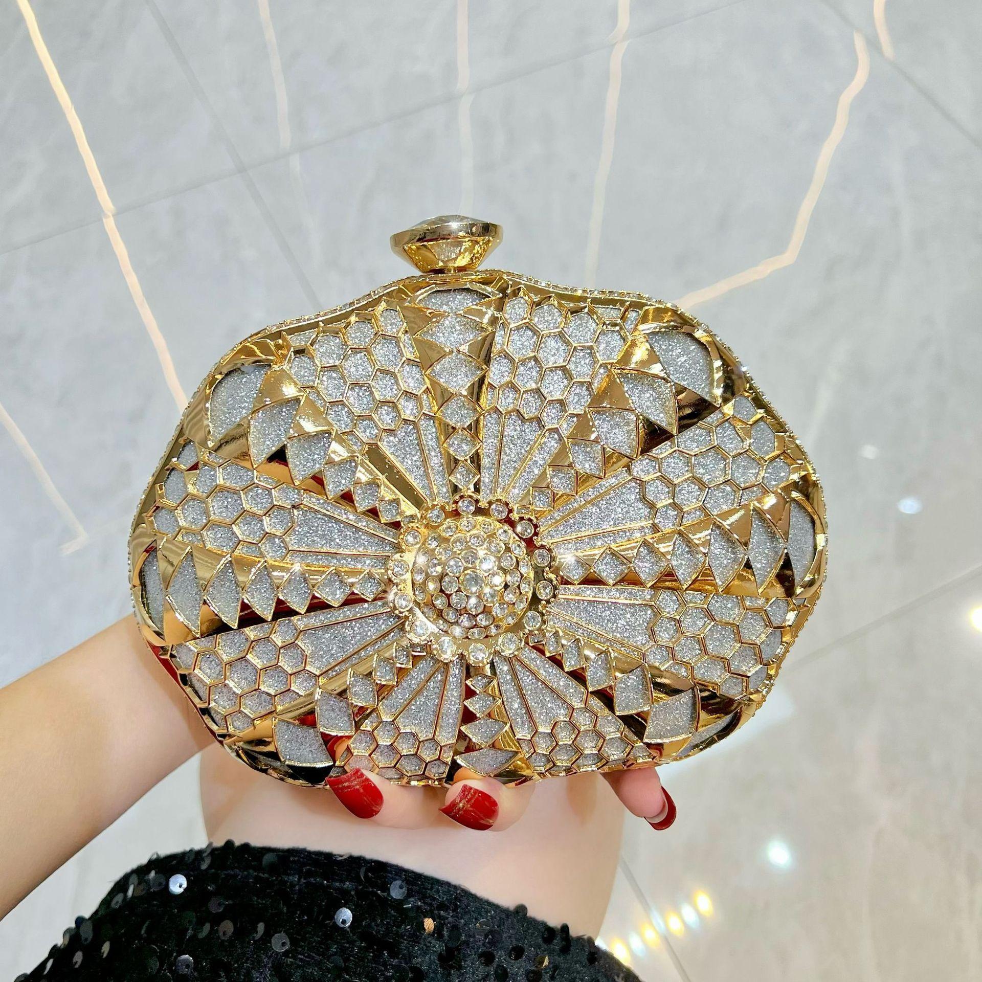 Diamond-encrusted women s bag fashionable new light luxury dinner bag celebrity banquet messenger handbag niche bag
Diamond-encrusted women s bag fashionable new light luxury dinner bag celebrity banquet messenger handbag niche bag