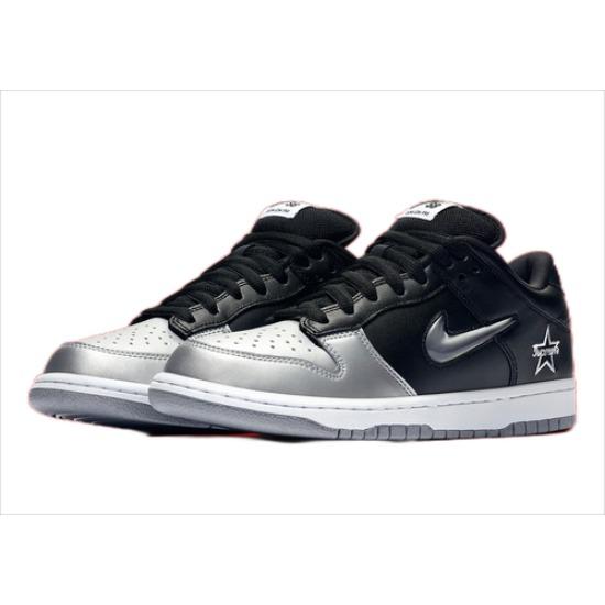 Nike SB Dunk Low QS x Supreme Metallic Silver 2019 ck3480-001 EU 42 срібний
Nike SB Dunk Low QS x Supreme Metallic Silver 2019 ck3480-001 EU 42 срібний