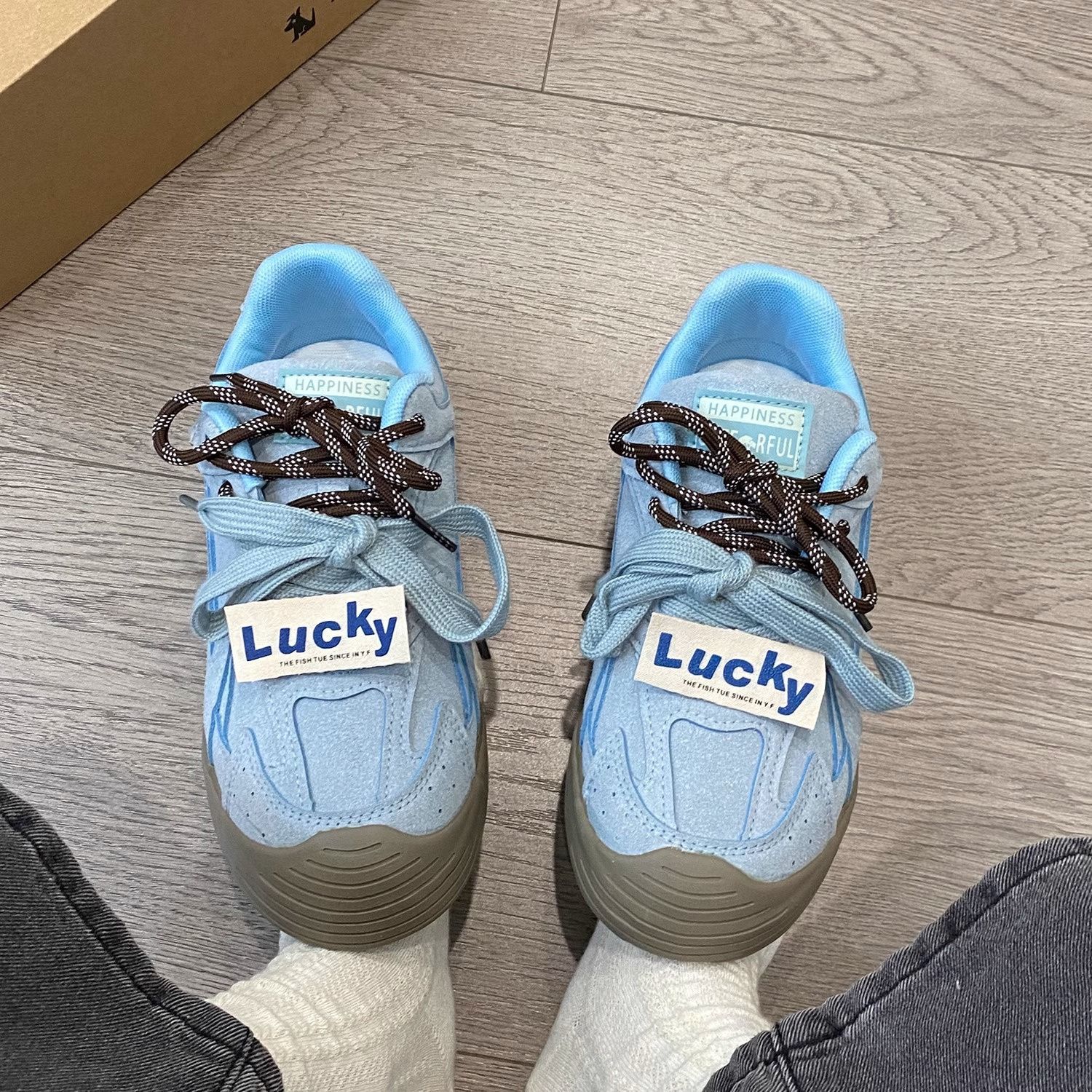 Нишевая повседневная обувь в гонконгском стиле 2025 новые модели показывают маленькую ногу дизайн с круглым носком немецкие тренировочные туфли универсальные * модная спортивная обувь 40
Нишевая повседневная обувь в гонконгском стиле 2025 новые модели показывают маленькую ногу дизайн с круглым носком немецкие тренировочные туфли универсальные * модная спортивная обувь 40