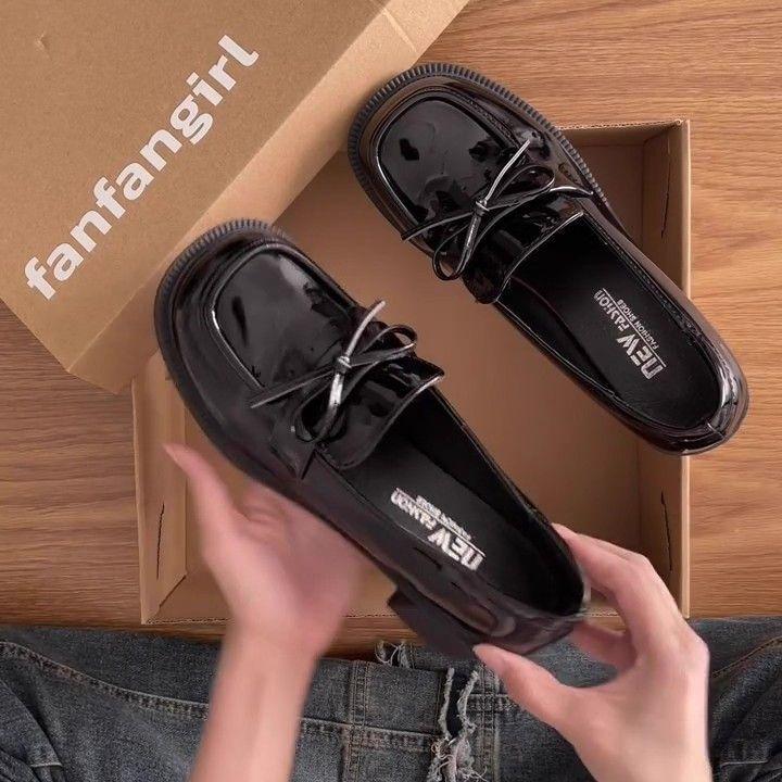 Туфли на толстом каблуке из мелкой кожи женские 2025 новые осенние лоферы в британском стиле с бантом из лакированной кожи одинарные туфли универсальная обувь 35
Туфли на толстом каблуке из мелкой кожи женские 2025 новые осенние лоферы в британском стиле с бантом из лакированной кожи одинарные туфли универсальная обувь 35