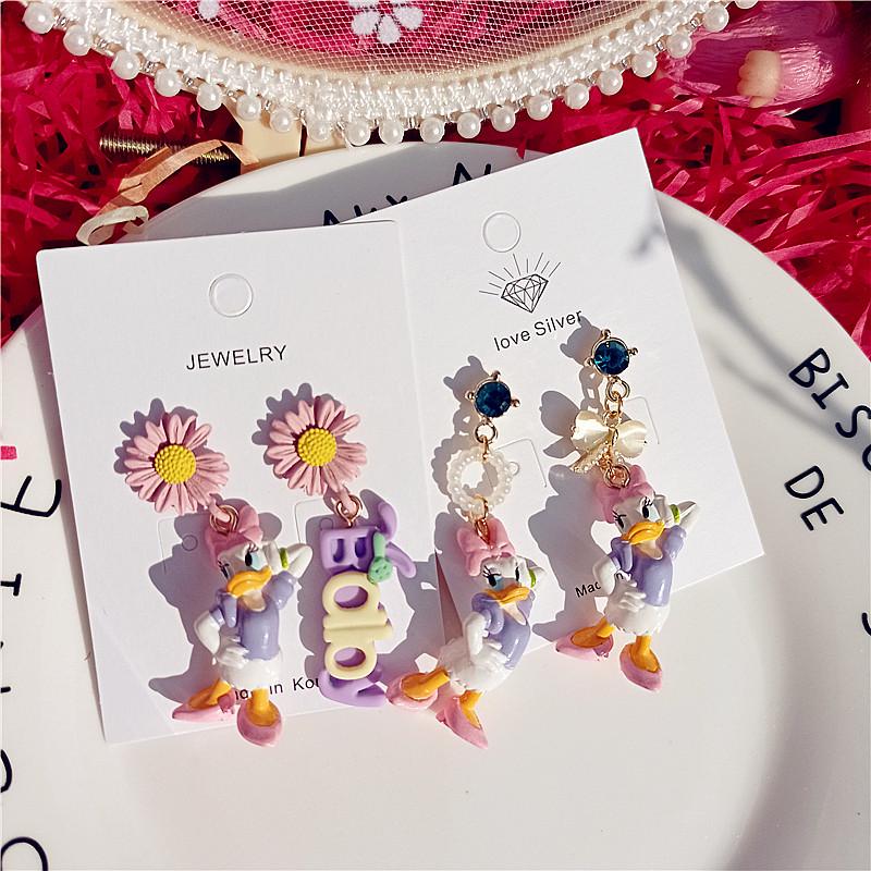 Charming Cartoon Daisy Earrings: Asymmetrical, Quirky 925 Silver with Childlike Resin Design
Charming Cartoon Daisy Earrings: Asymmetrical, Quirky 925 Silver with Childlike Resin Design