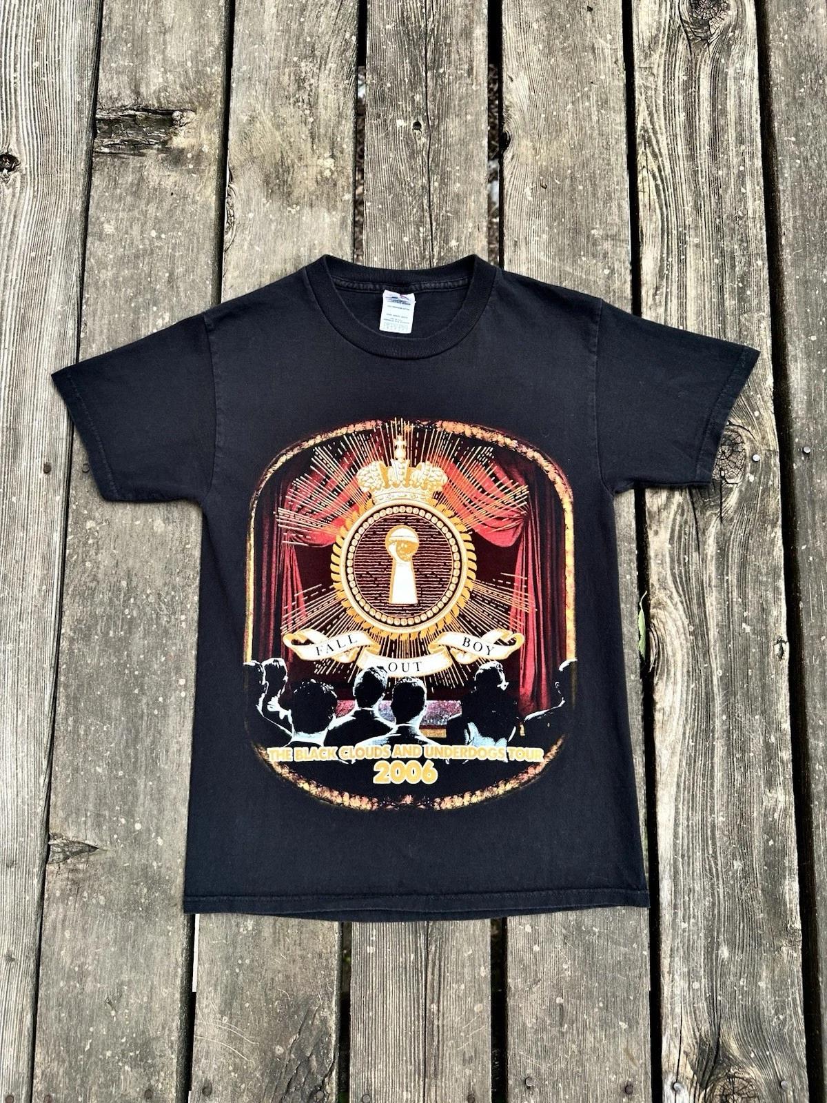 Vintage Fall Out Boy Tour T Shirt Men’s Small 2006 The Black Clouds & Underdogs 2XL
Vintage Fall Out Boy Tour T Shirt Men’s Small 2006 The Black Clouds & Underdogs 2XL
