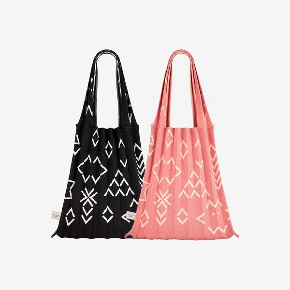 Pleatsmama Rebranding Edition Shoulder Bag 2colors Pitchfords
Pleatsmama Rebranding Edition Shoulder Bag 2colors Pitchfords