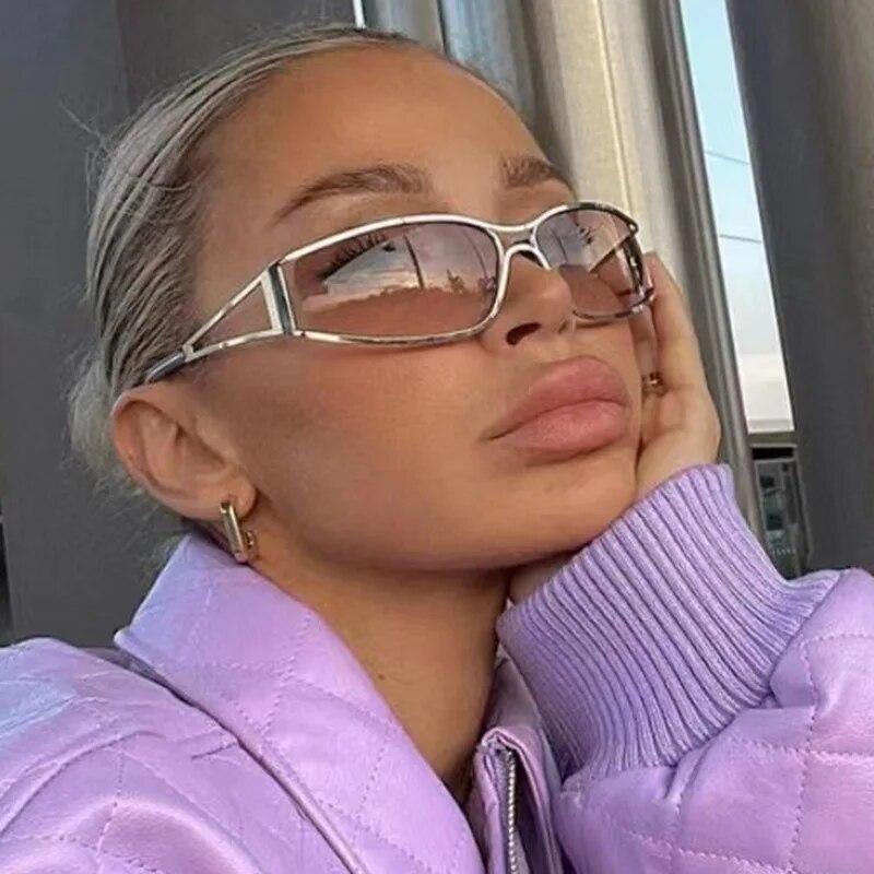 Новые женские солнцезащитные очки в стиле панк для мужчин Y2K, спортивные дизайнерские солнцезащитные очки для вождения, винтажные очки для очков, женские очки для верховой езды
Новые женские солнцезащитные очки в стиле панк для мужчин Y2K, спортивные дизайнерские солнцезащитные очки для вождения, винтажные очки для очков, женские очки для верховой езды