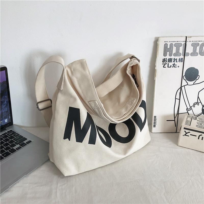 Stylish Korean Minimalist Large Capacity Tote Bag For Commuting And Traveling
Stylish Korean Minimalist Large Capacity Tote Bag For Commuting And Traveling