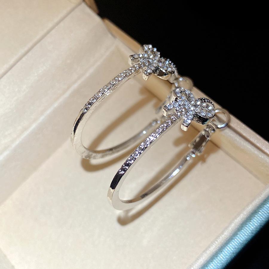 Silver Needle Diamond Butterfly Round Earrings European and American Light Luxury Versatile Temperament Earrings Elegant Sweet Exquisite Earrings
Silver Needle Diamond Butterfly Round Earrings European and American Light Luxury Versatile Temperament Earrings Elegant Sweet Exquisite Earrings