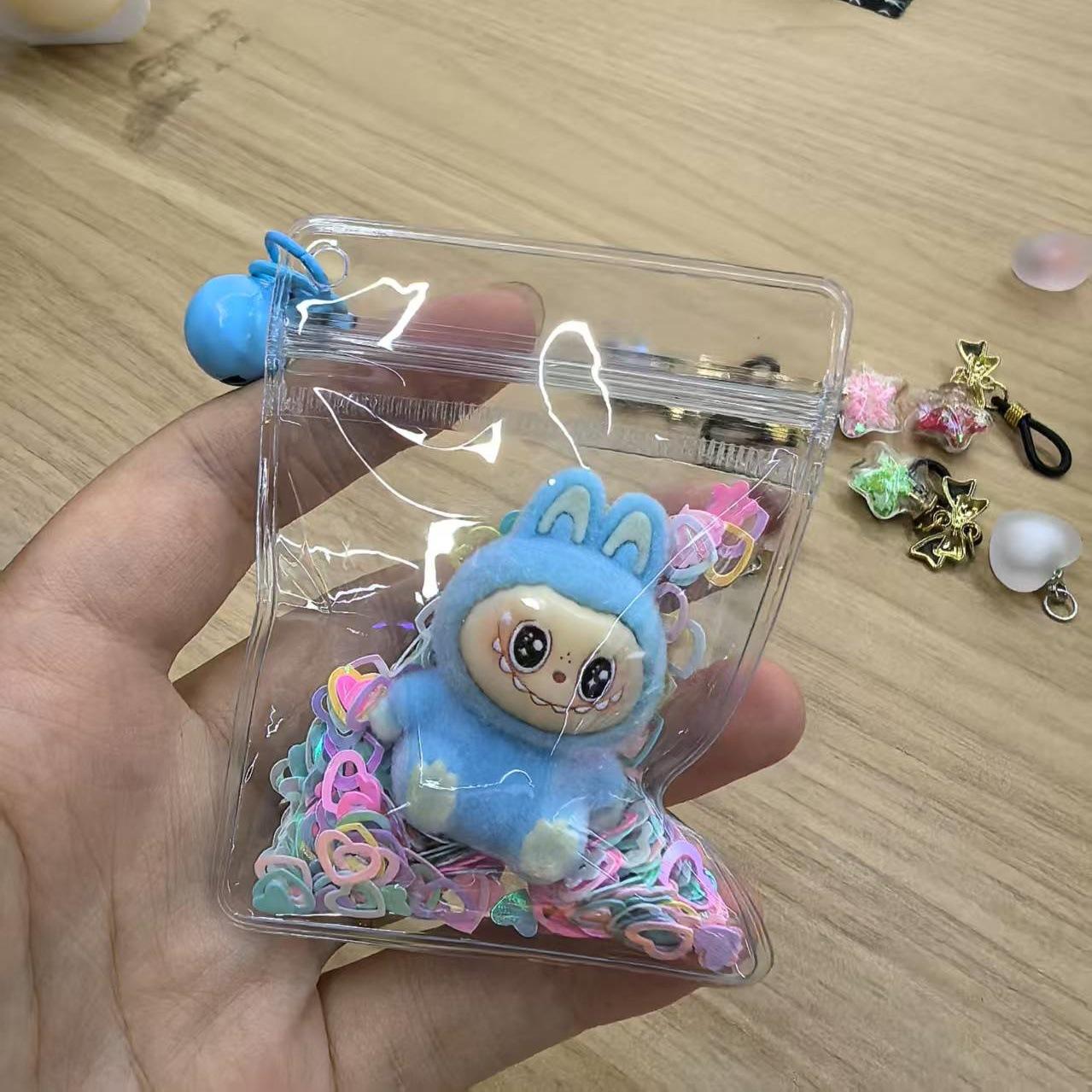 1 Брелок Лабубу Зайчик, Маленькая Фигурка, Украшение для Сумки, Креативный Карманный Подвес синий
1 Брелок Лабубу Зайчик, Маленькая Фигурка, Украшение для Сумки, Креативный Карманный Подвес синий