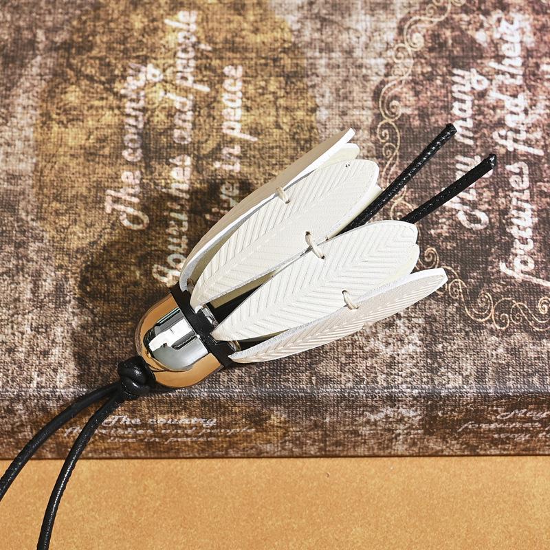 Classic Luo Jia Leather Badminton Keychain Bag Charm
Classic Luo Jia Leather Badminton Keychain Bag Charm