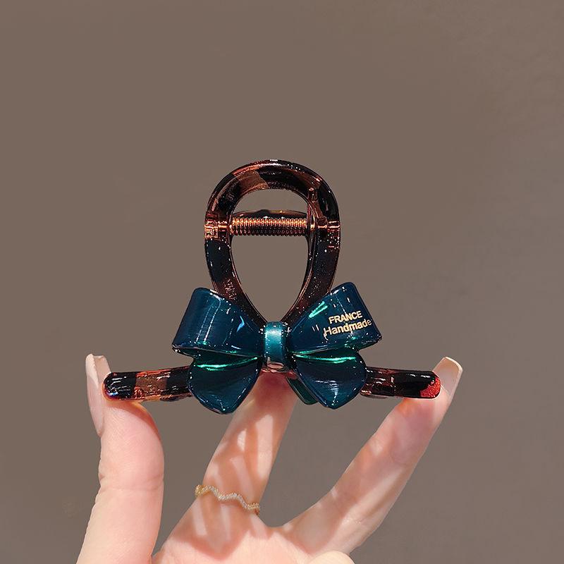 1pc Korean contrasting bow, medium shark clip, fashionable stamping letters, half tied hair clip, hair clip
1pc Korean contrasting bow, medium shark clip, fashionable stamping letters, half tied hair clip, hair clip