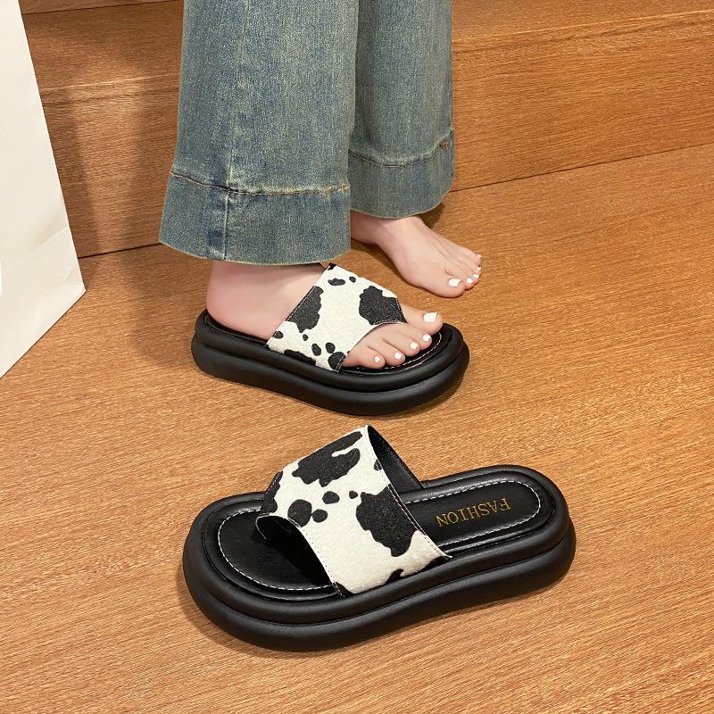 Thick-soled shit-pinch flip-flops shoes women s shoes wear 2025 new summer muffin beach cool slippers 40
Thick-soled shit-pinch flip-flops shoes women s shoes wear 2025 new summer muffin beach cool slippers 40