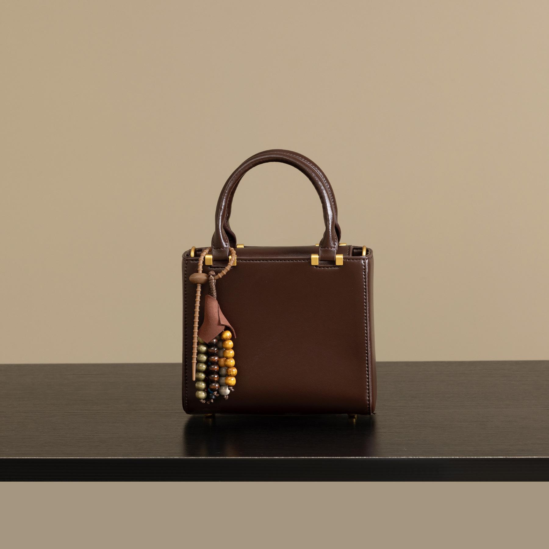 2025 Winter New Fashion Handbag for Women, Niche Design, High-end and Exquisite, Single-shoulder Crossbody Stylish Small Square Bag 18*8*16CM кавовий
2025 Winter New Fashion Handbag for Women, Niche Design, High-end and Exquisite, Single-shoulder Crossbody Stylish Small Square Bag 18*8*16CM кавовий
