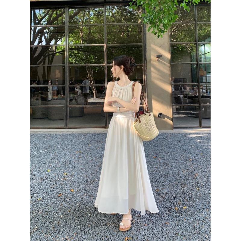 Elegant Sleeveless Black Halter Dress - A-line, Waist-Slimming for Summer Commute S чорний
Elegant Sleeveless Black Halter Dress - A-line, Waist-Slimming for Summer Commute S чорний