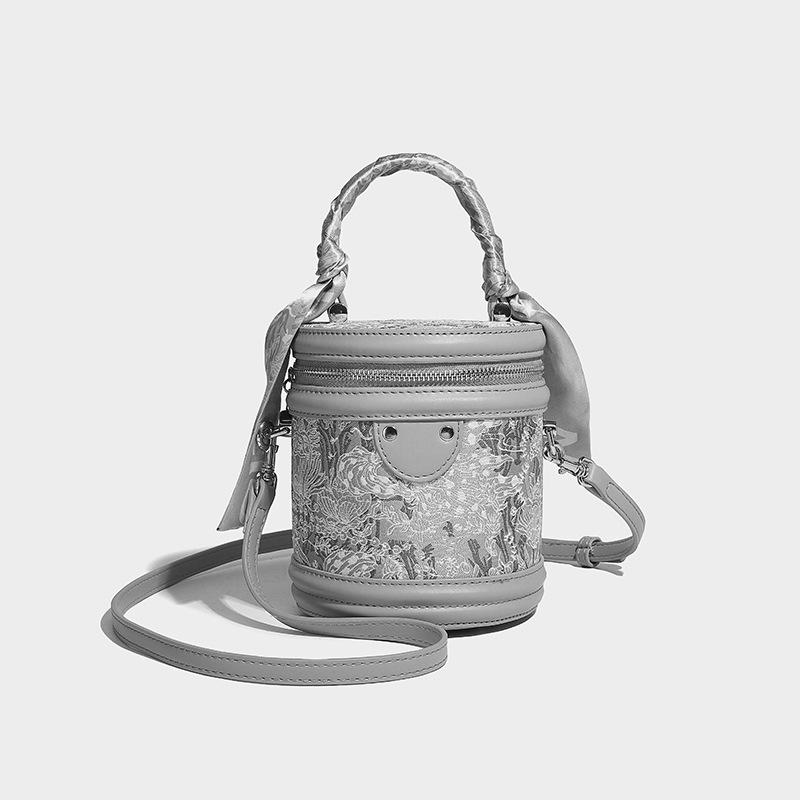 Niche embroidery bucket bag women s 2024 new trendy light luxury foreign style handbag shoulder messenger bag
Niche embroidery bucket bag women s 2024 new trendy light luxury foreign style handbag shoulder messenger bag