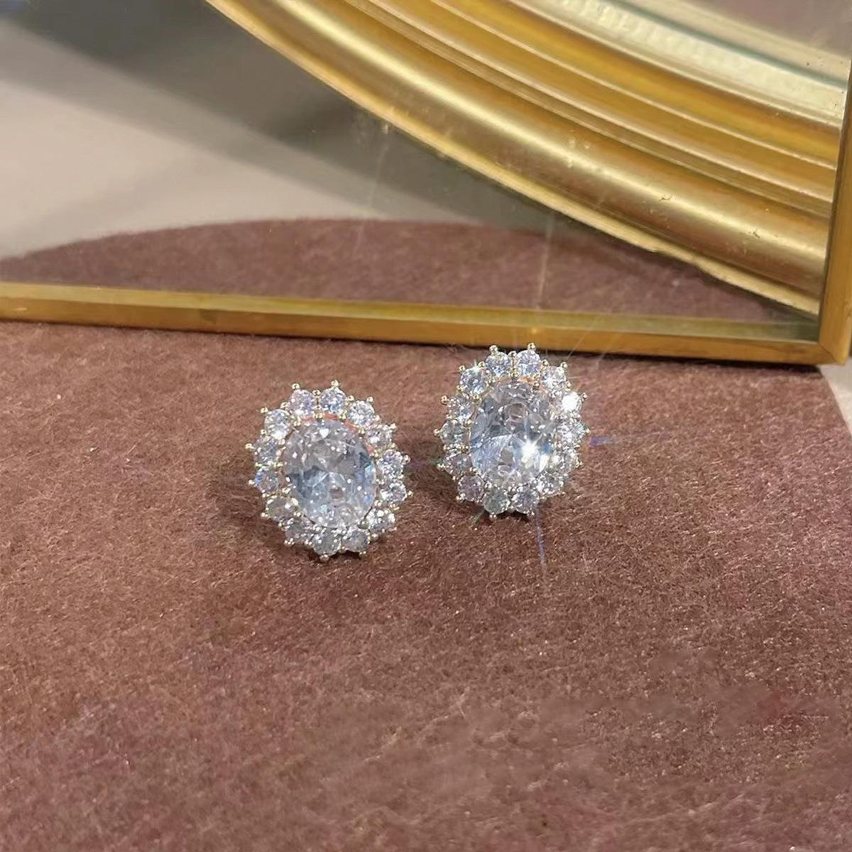 GemChic женские серьги изысканные милые вставки циркон овальные серьги-гвоздики для ушей серьги-гвоздики на день рождения, Рождество, ювелирные изделия, подарок
GemChic женские серьги изысканные милые вставки циркон овальные серьги-гвоздики для ушей серьги-гвоздики на день рождения, Рождество, ювелирные изделия, подарок