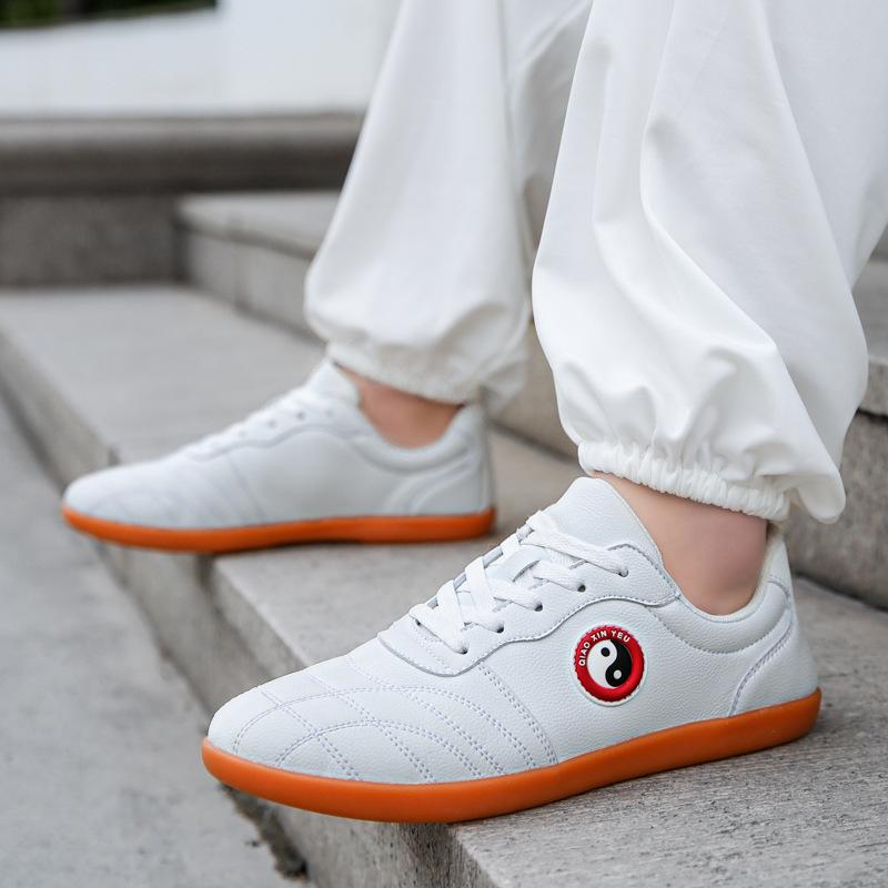 Tai Chi shoes women s soft leather beef tendon sole martial arts training shoes men s Tai Chi practice shoes sports shoes elderly shoes 44
Tai Chi shoes women s soft leather beef tendon sole martial arts training shoes men s Tai Chi practice shoes sports shoes elderly shoes 44