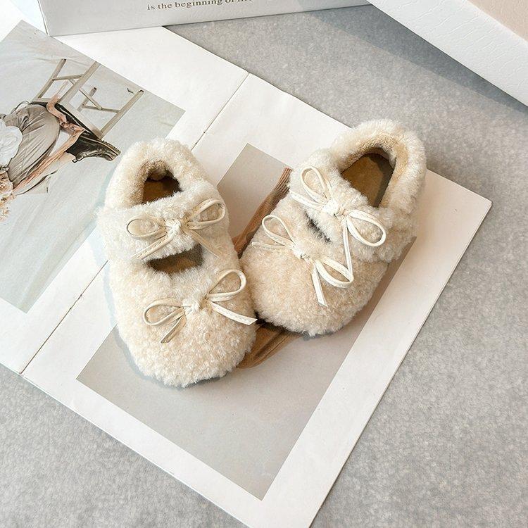 Корейская версия студенток 2025 девочки зима новая интернет-знаменитость бант принцесса пушистые туфли детские бархатные теплые хлопковые туфли 30 yards inner length 18.4cm
Корейская версия студенток 2025 девочки зима новая интернет-знаменитость бант принцесса пушистые туфли детские бархатные теплые хлопковые туфли 30 yards inner length 18.4cm