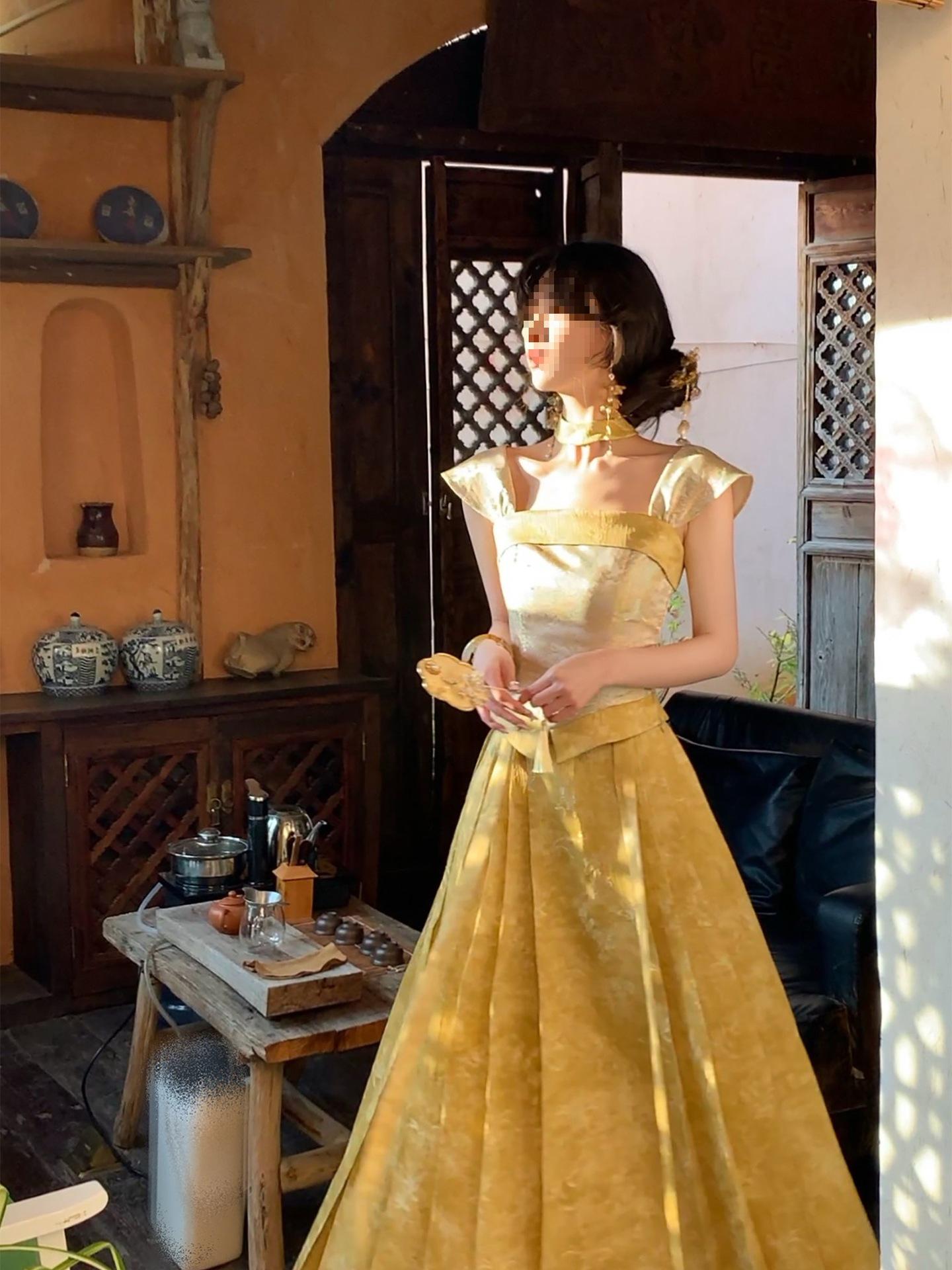 Big Eees Warm Sunflower Swaying Jacquard Camisole & Ma Mian Qun Skirt Set - New Chinese Summer Style for Women Small
Big Eees Warm Sunflower Swaying Jacquard Camisole & Ma Mian Qun Skirt Set - New Chinese Summer Style for Women Small