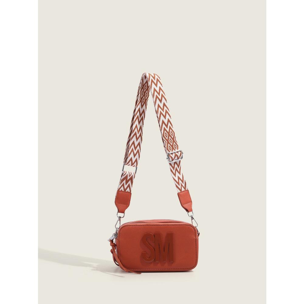 Textured Camera Bag designed for Women Trendy Style Shoulder Bag Wide Shoulder Strap Crossbody Bag Letter Casual Small Size Square Bag Trendy
Textured Camera Bag designed for Women Trendy Style Shoulder Bag Wide Shoulder Strap Crossbody Bag Letter Casual Small Size Square Bag Trendy
