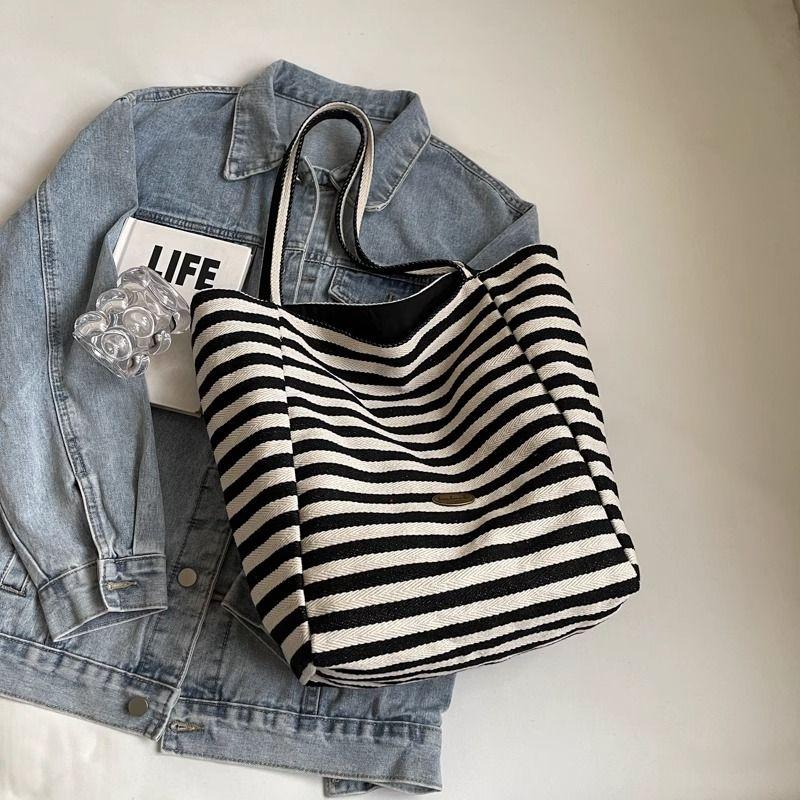 Гран-при Японии Двусторонняя тканевая сумка большой вместимости с полосатой спинкой Новая японская мода Женская сумка Сумка-тоут Холщовая сумка AB Большая сумка Black
Гран-при Японии Двусторонняя тканевая сумка большой вместимости с полосатой спинкой Новая японская мода Женская сумка Сумка-тоут Холщовая сумка AB Большая сумка Black