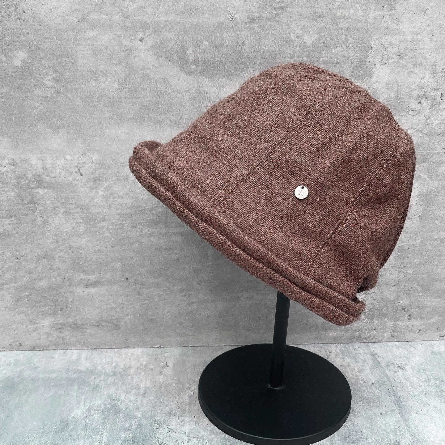 Retro Wool Double Crimped Bucket Hat Women S Literary And Versatile Warm Washbasin Hat Japanese Bucket Hat M (56-58cm) small pleats sewn at the back
Retro Wool Double Crimped Bucket Hat Women S Literary And Versatile Warm Washbasin Hat Japanese Bucket Hat M (56-58cm) small pleats sewn at the back