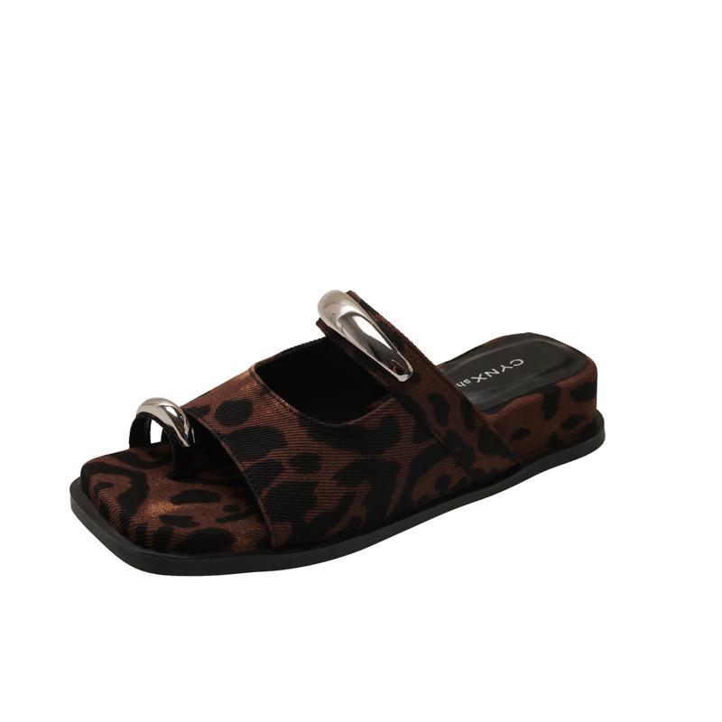 Fashion Toe Clip Wedge-shaped Women s Slippers Flat-soled Fashion Sandals Summer 2025 New Trend Casual Design Slide Women s Shoes 35
Fashion Toe Clip Wedge-shaped Women s Slippers Flat-soled Fashion Sandals Summer 2025 New Trend Casual Design Slide Women s Shoes 35